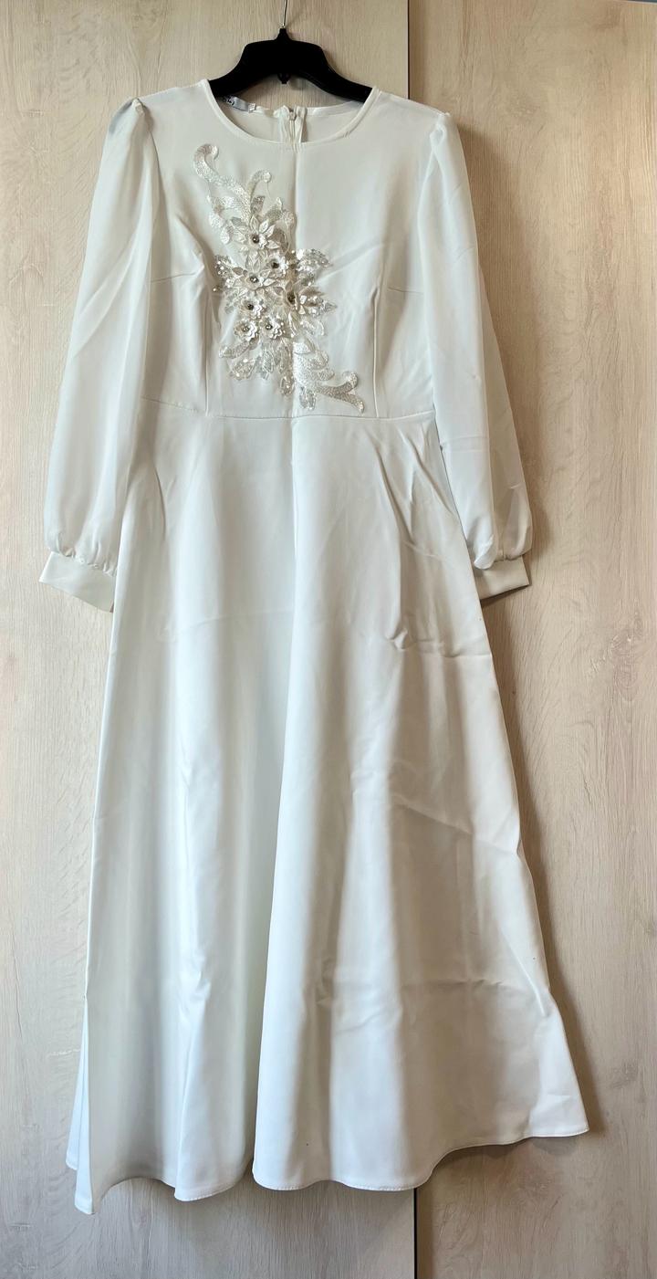 Белое платье