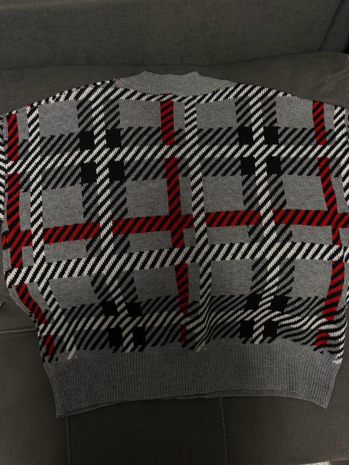 Свитер в клетку