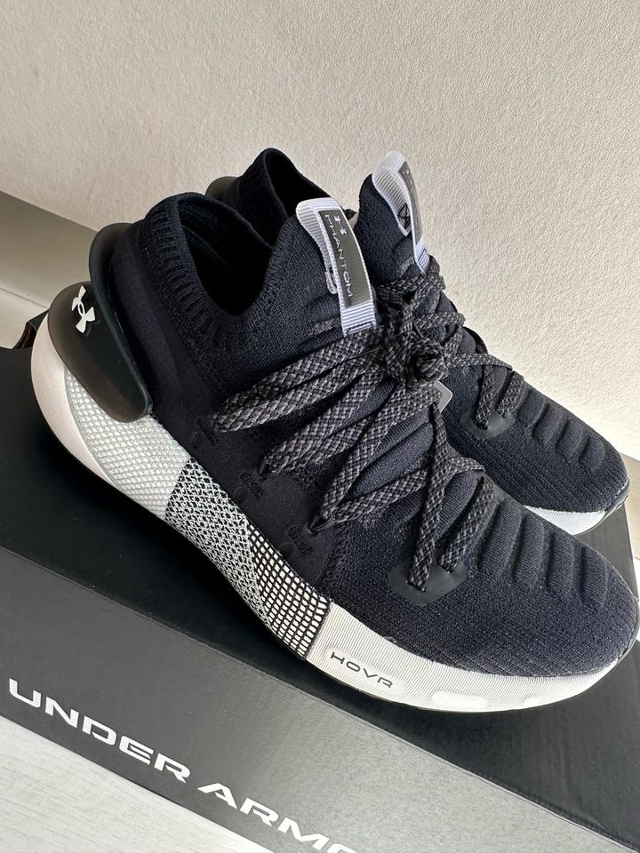 Женские кроссовки Under Armour