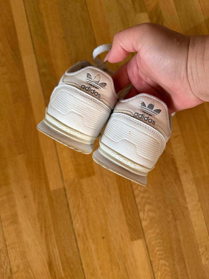 Кроссовки Adidas