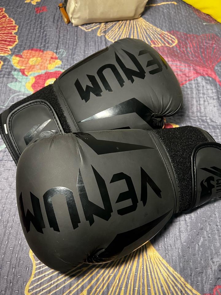 Боксерские перчатки VENUM