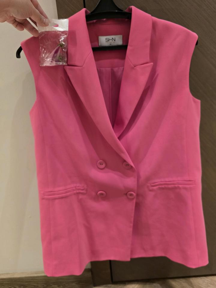 Двубортный жакет без рукавов