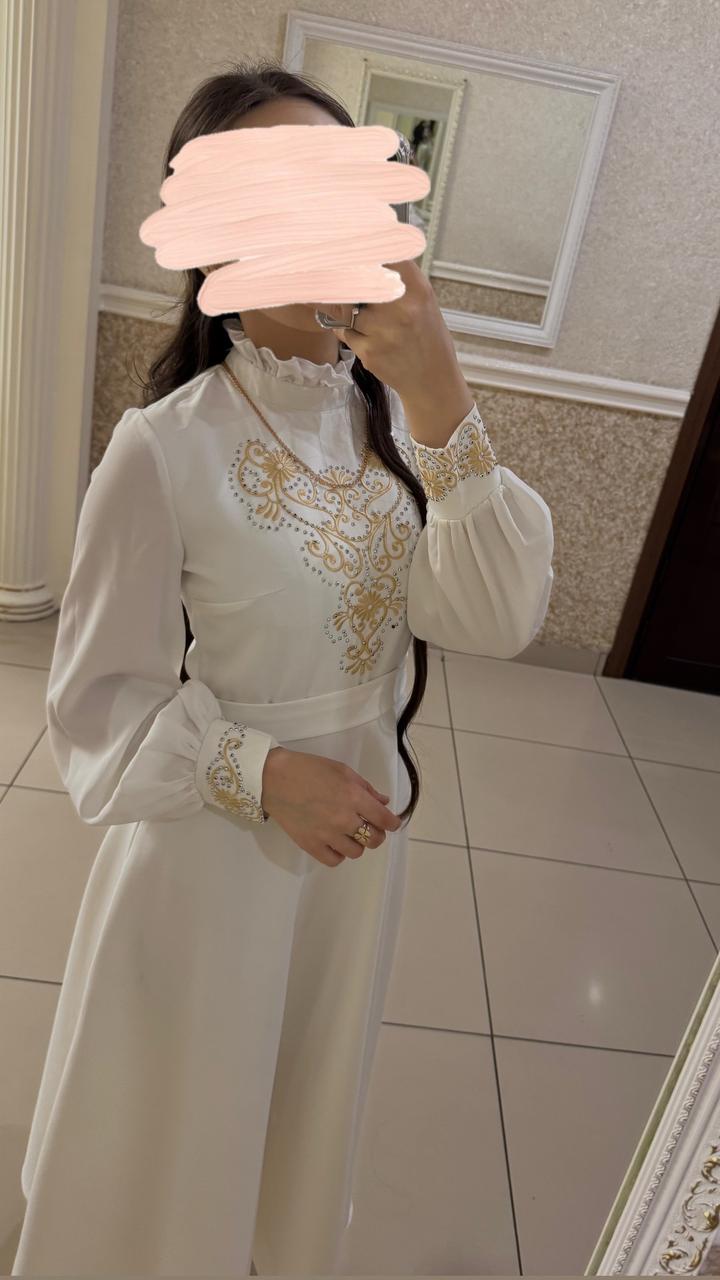 Платье белое
