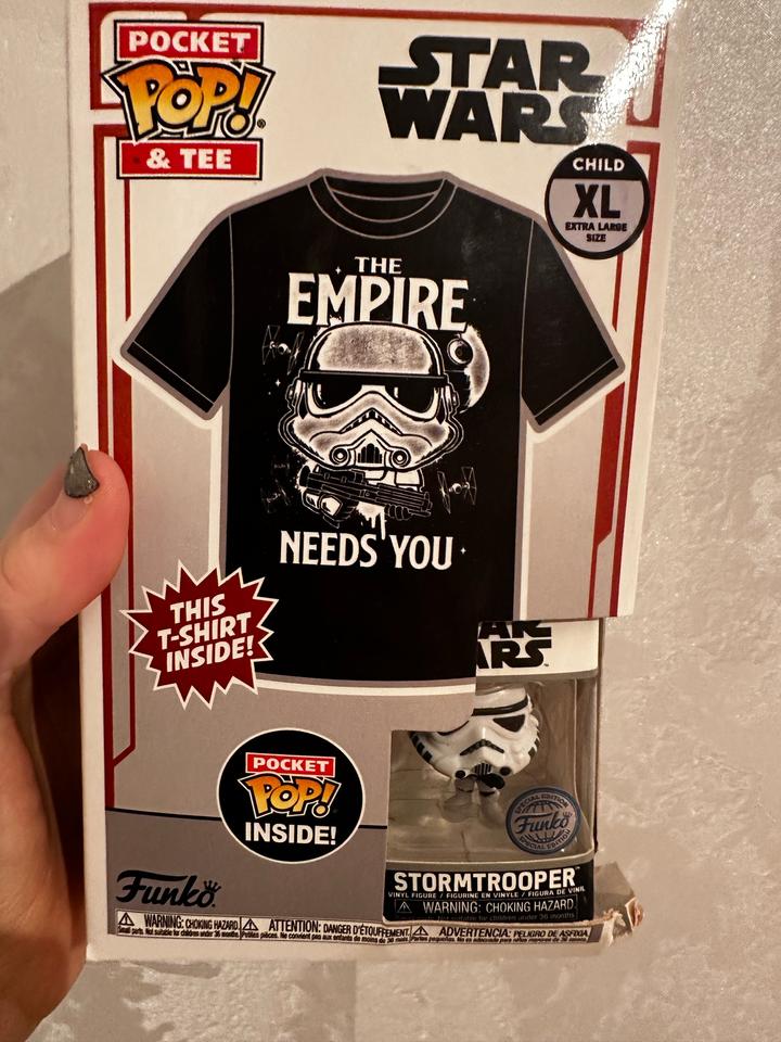 Футболка и коллекционная фигурка