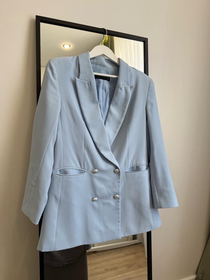 Голубой пиджак