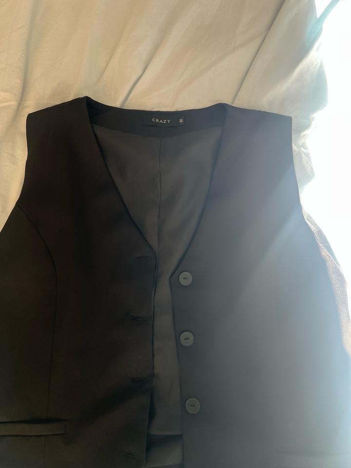 жилетка черная школьная