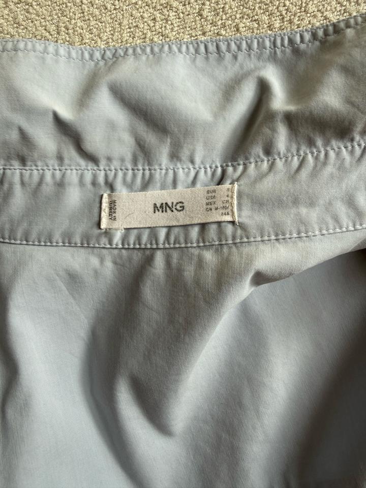 Голубая рубашка mango