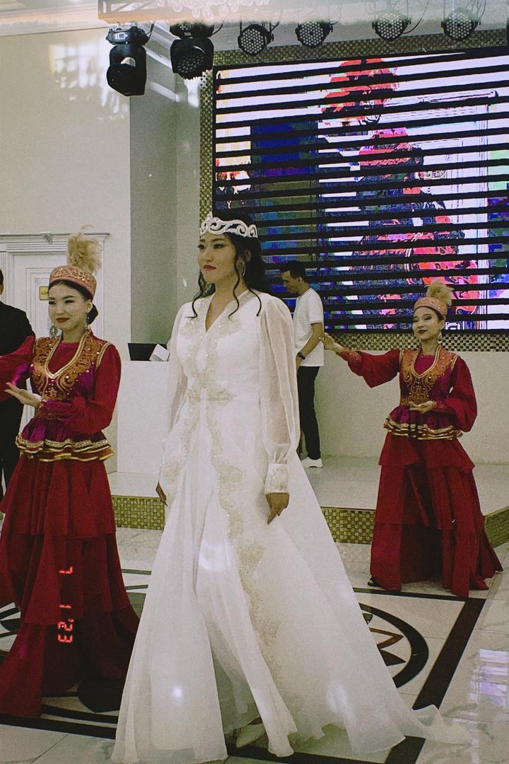 Белое платье / платье на узату