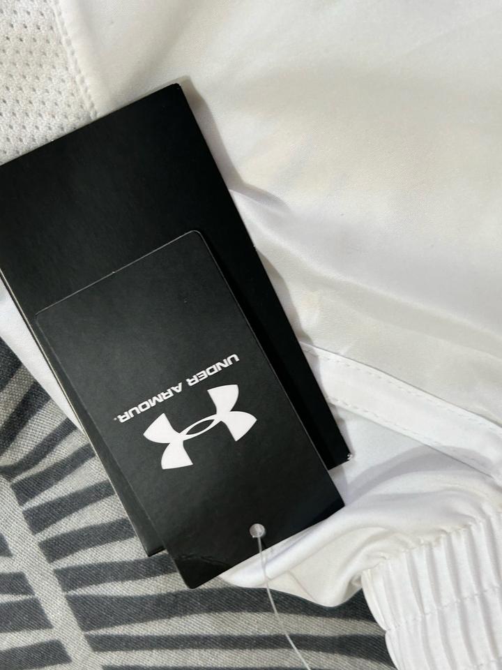 Шорты белые under armour
