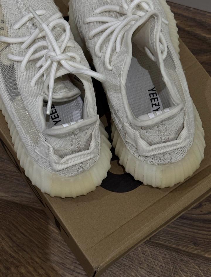 Кроссовки yezzy Adidas