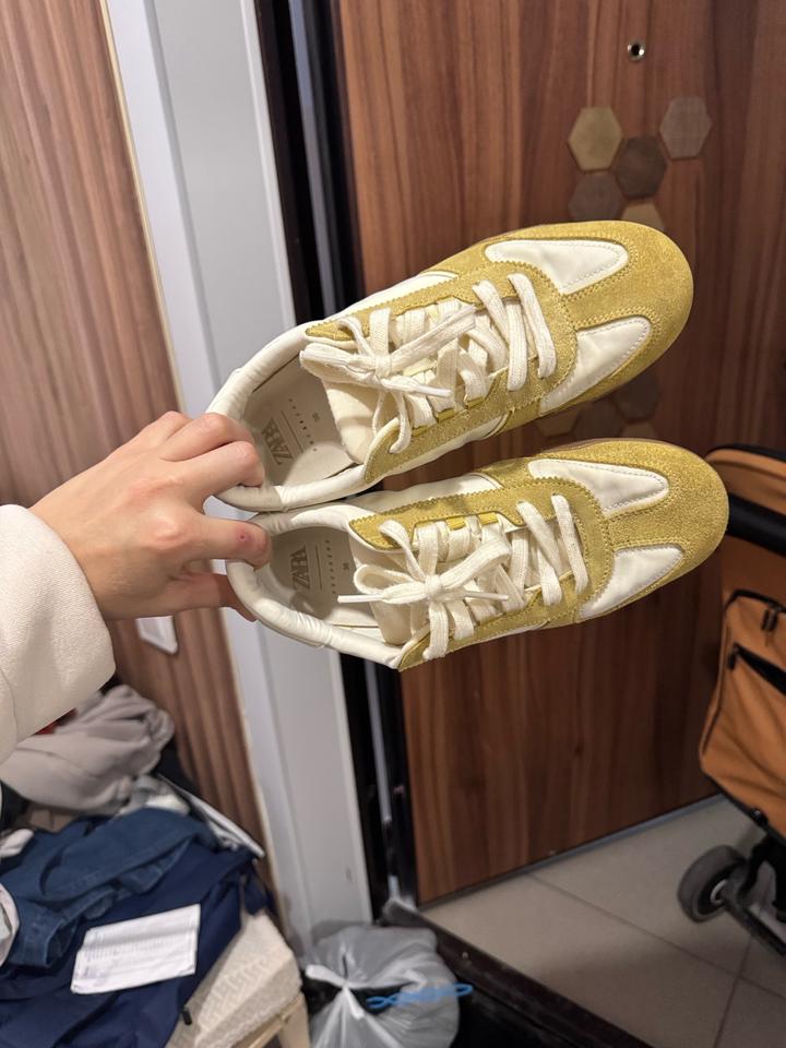 Кроссовки Zara