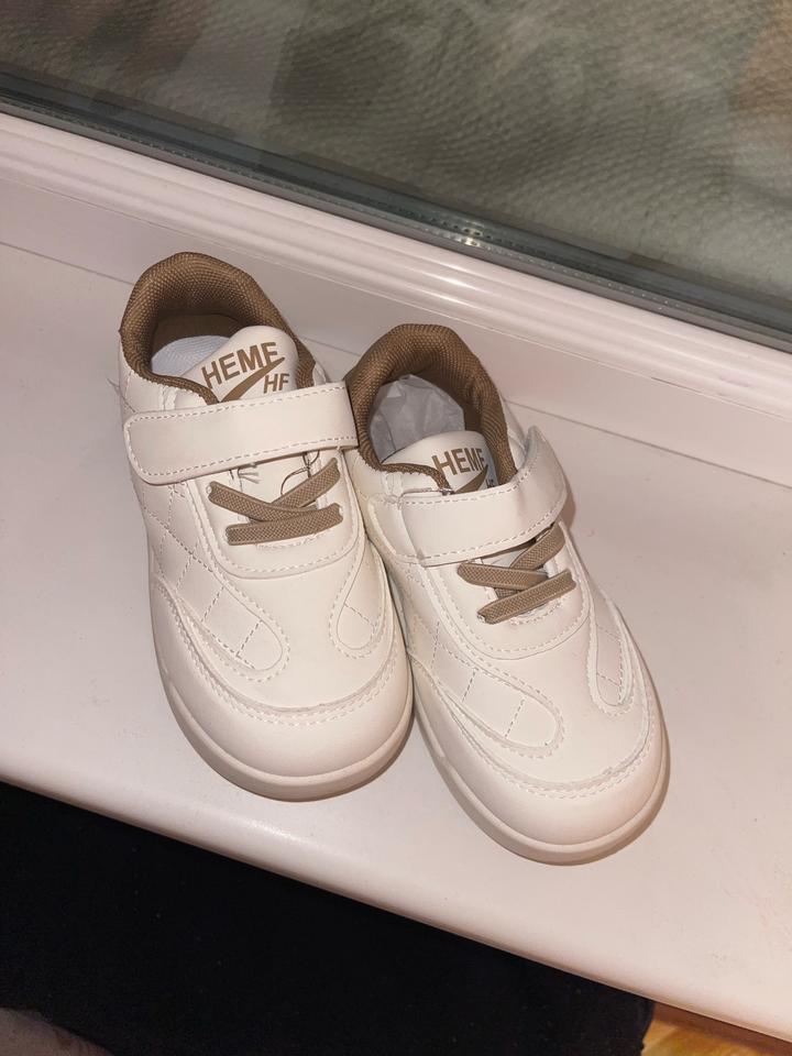 Детские кроссовки