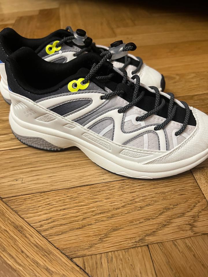 Новые кроссовки Zara