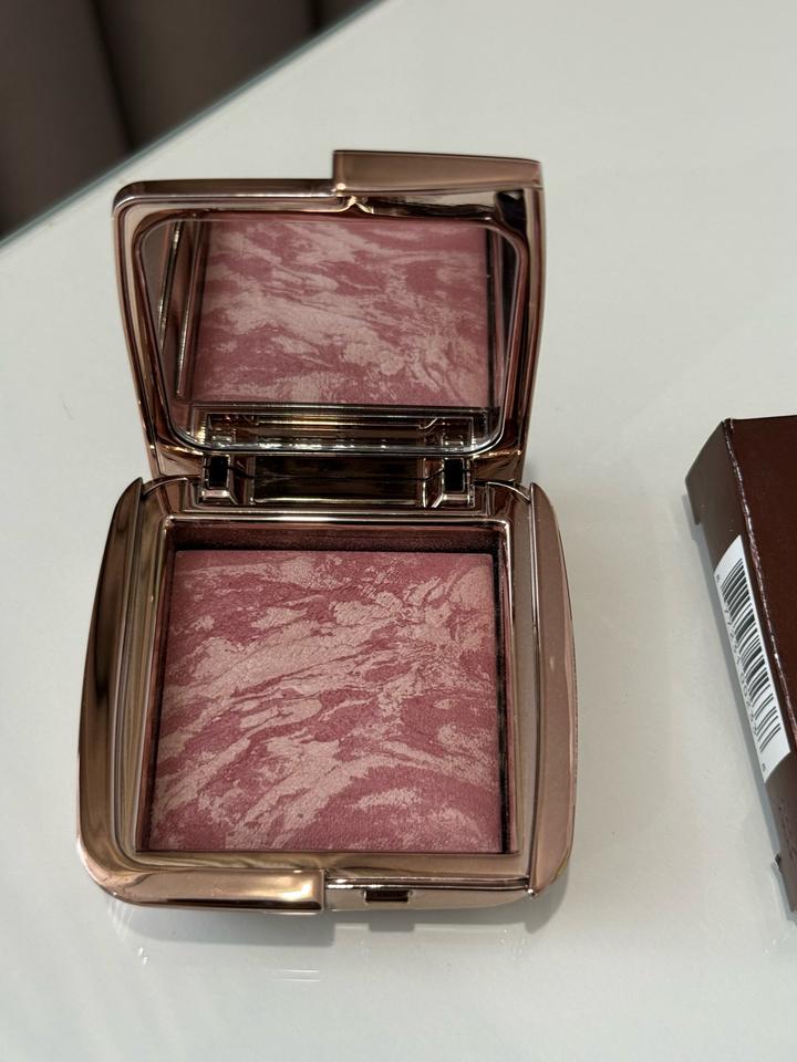 Румяна hourglass