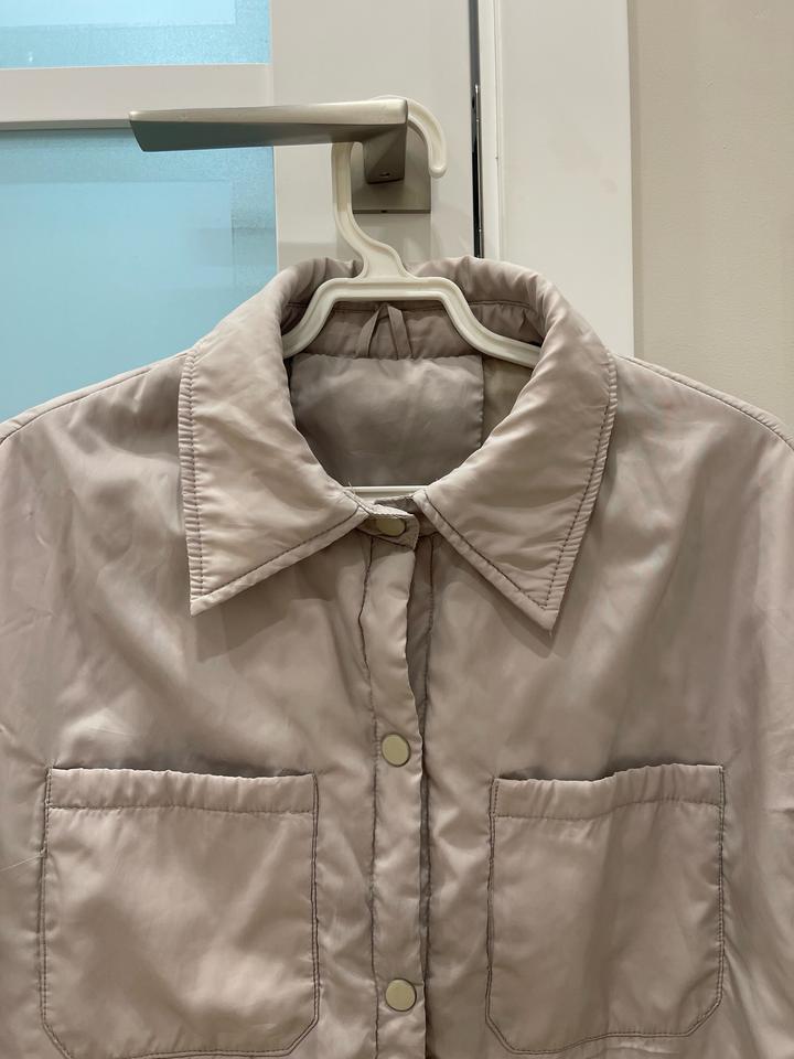Бежевая куртка весеняя