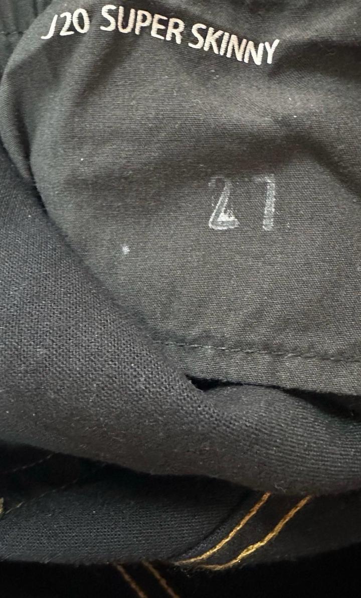 Джинсы Armani Exchange