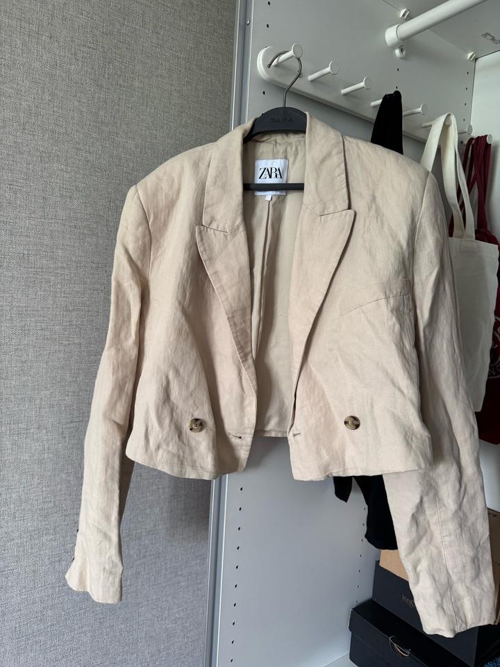 Короткий пиджак Zara