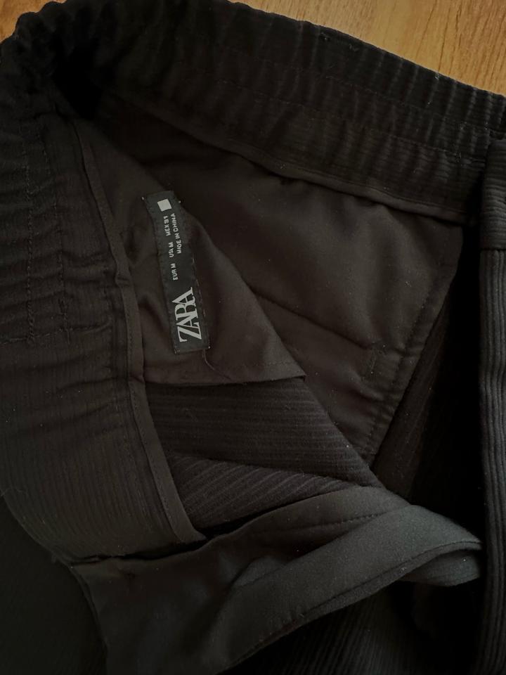 Черные вельветовые брюки Zara (Размер M)
