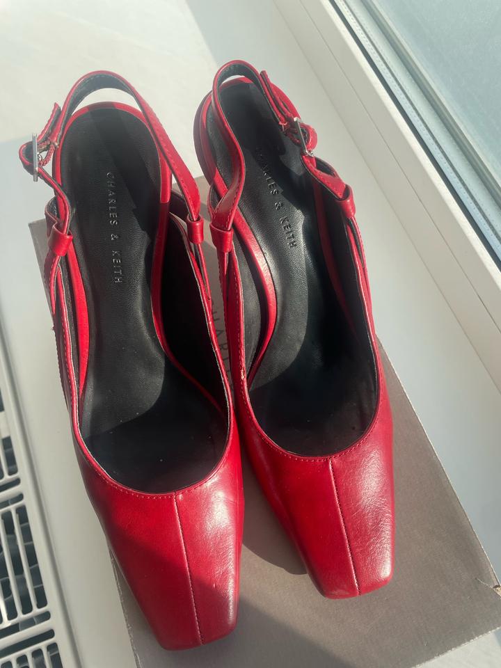 Туфли красные Charles & Keith