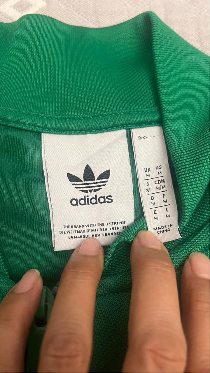 Зелены спорт костюм Адидас