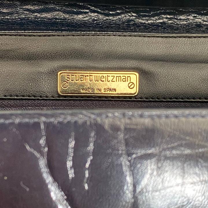 Сумка Stuart WeitzmanМасляная кожа, внутри тоже кожа. Размер 27*19*6 см.