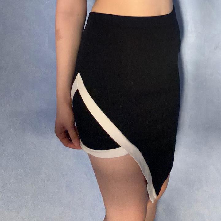 Черная юбка с вырезом forever 21