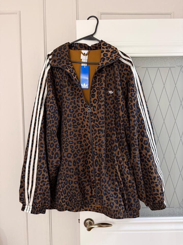 Adidas леопардовая куртка ветровка