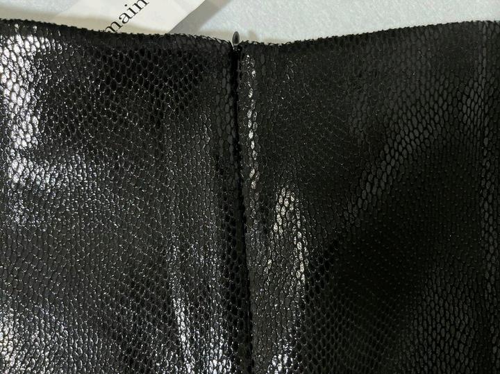 Новая юбка прямая р M L (46) змея чешуя блеск