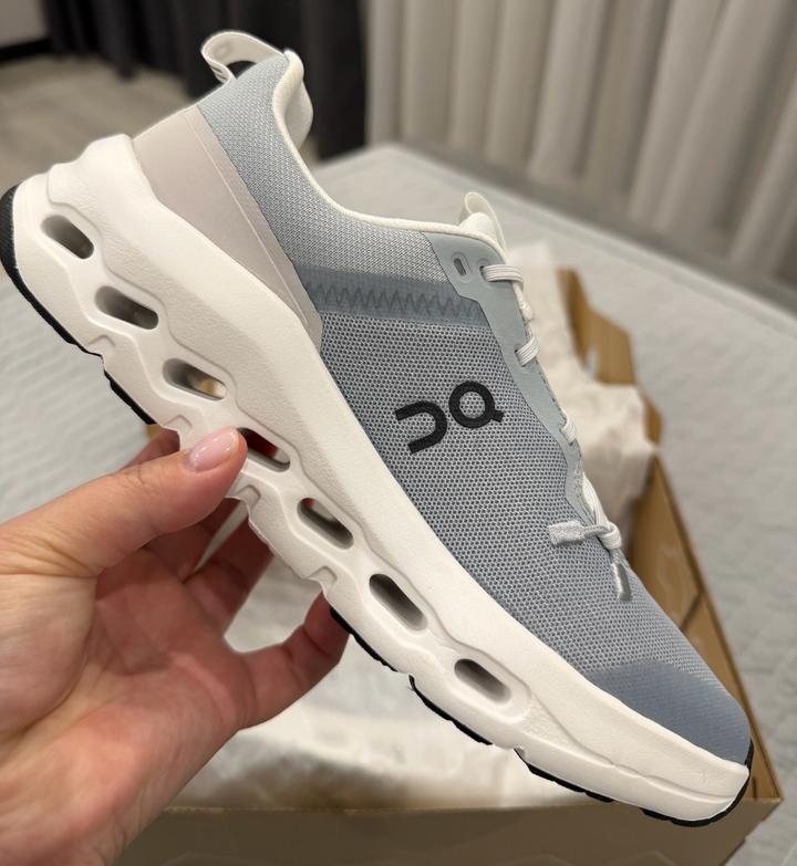 Кроссовки ON.