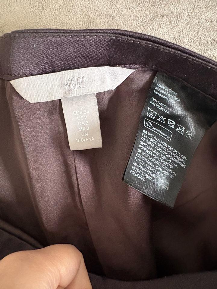 Черные брюки из H&M