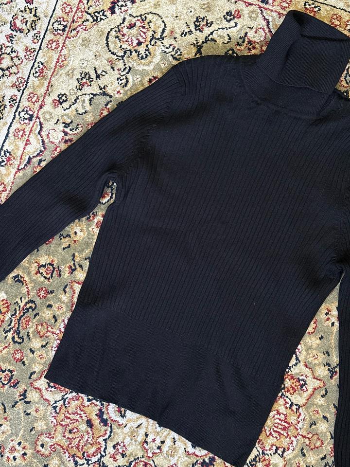 Черная водолазка Zara