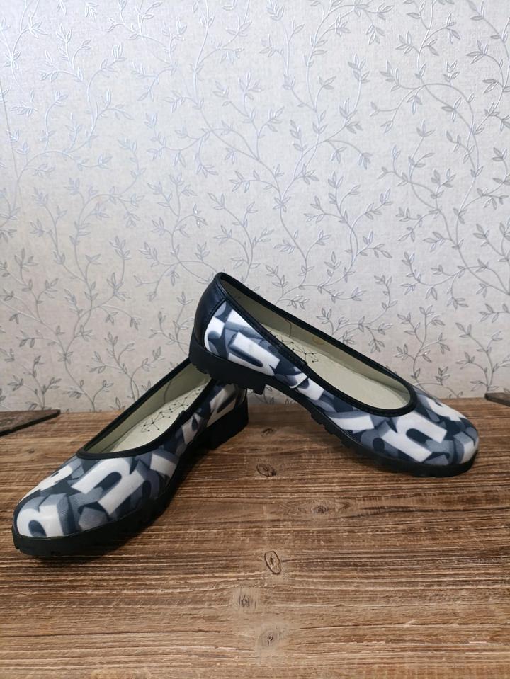 Туфли школьные для девочки марки Котофей.37 р