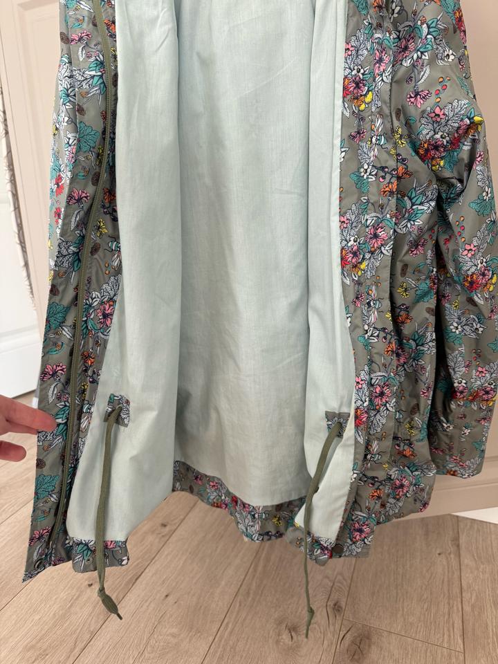 Женская куртка ветровка