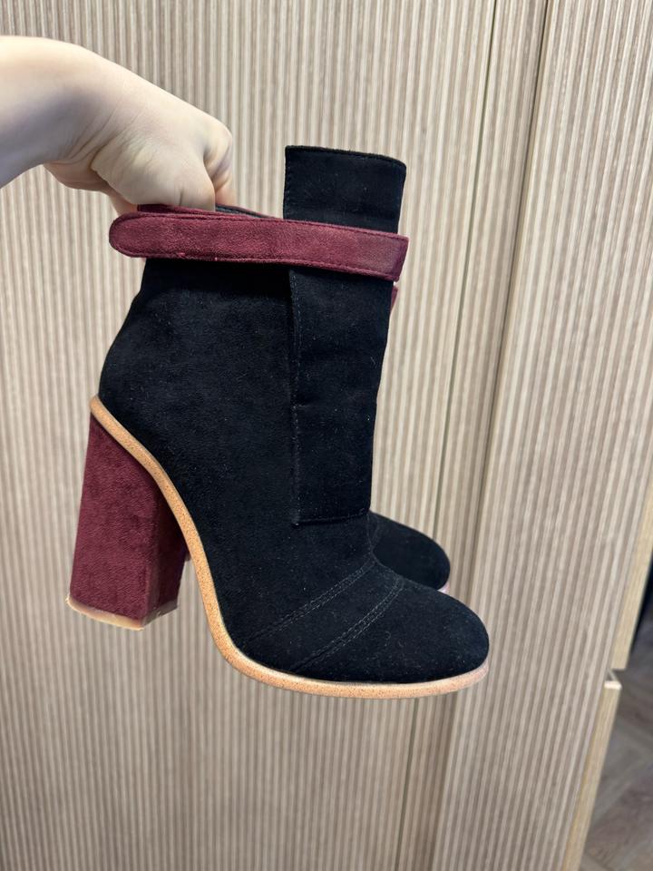 Полусапожки весна-осень, можно и на теплую зиму.