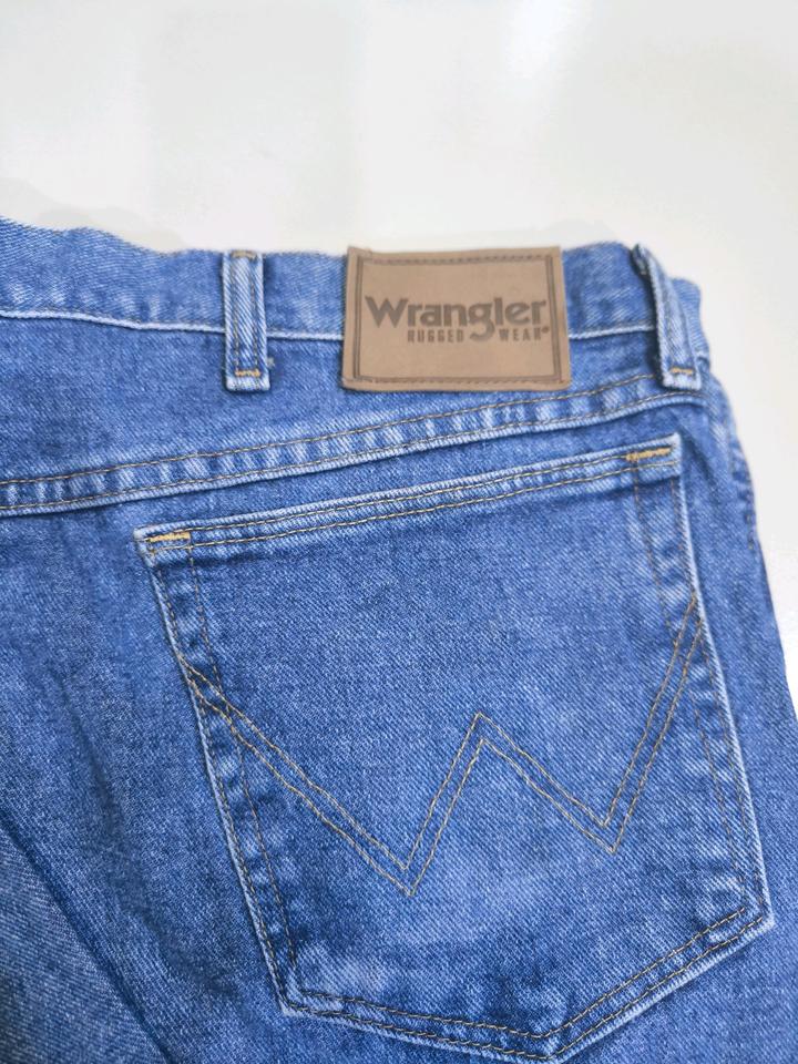 Wrangler W42 L30