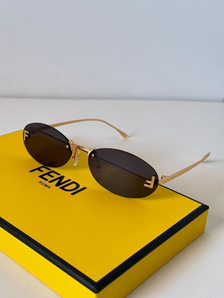 Солнцезащитные очки Fendi