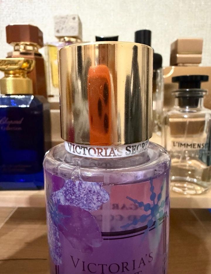 парфюмированный спрей для тела Victoria's Secret Glittering Iris