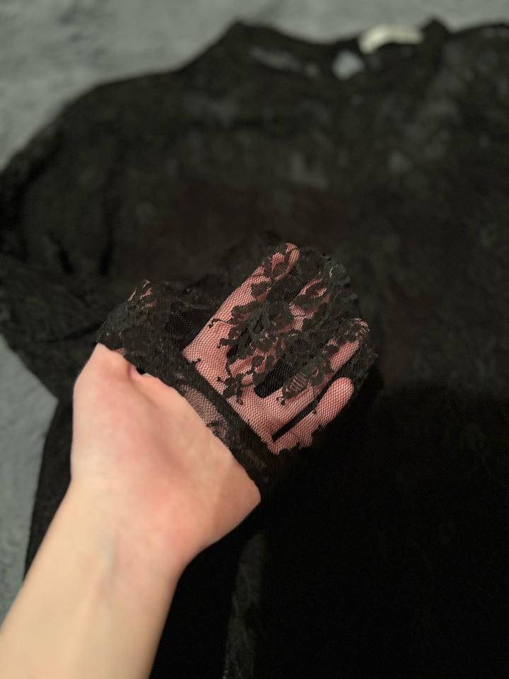 Кофта с кружевами