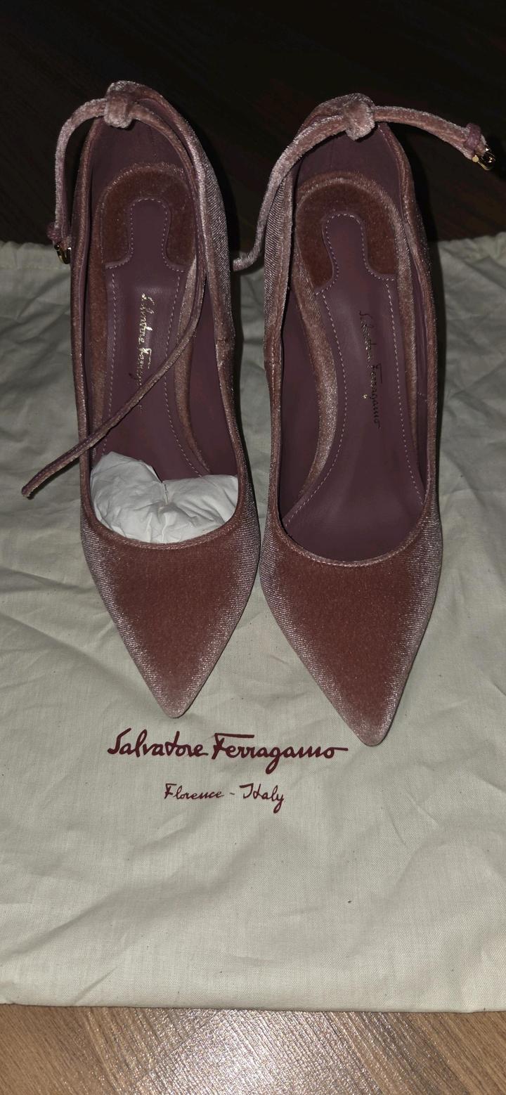 Новые туфли розовый бархат Salvatore Ferragamo Tivol