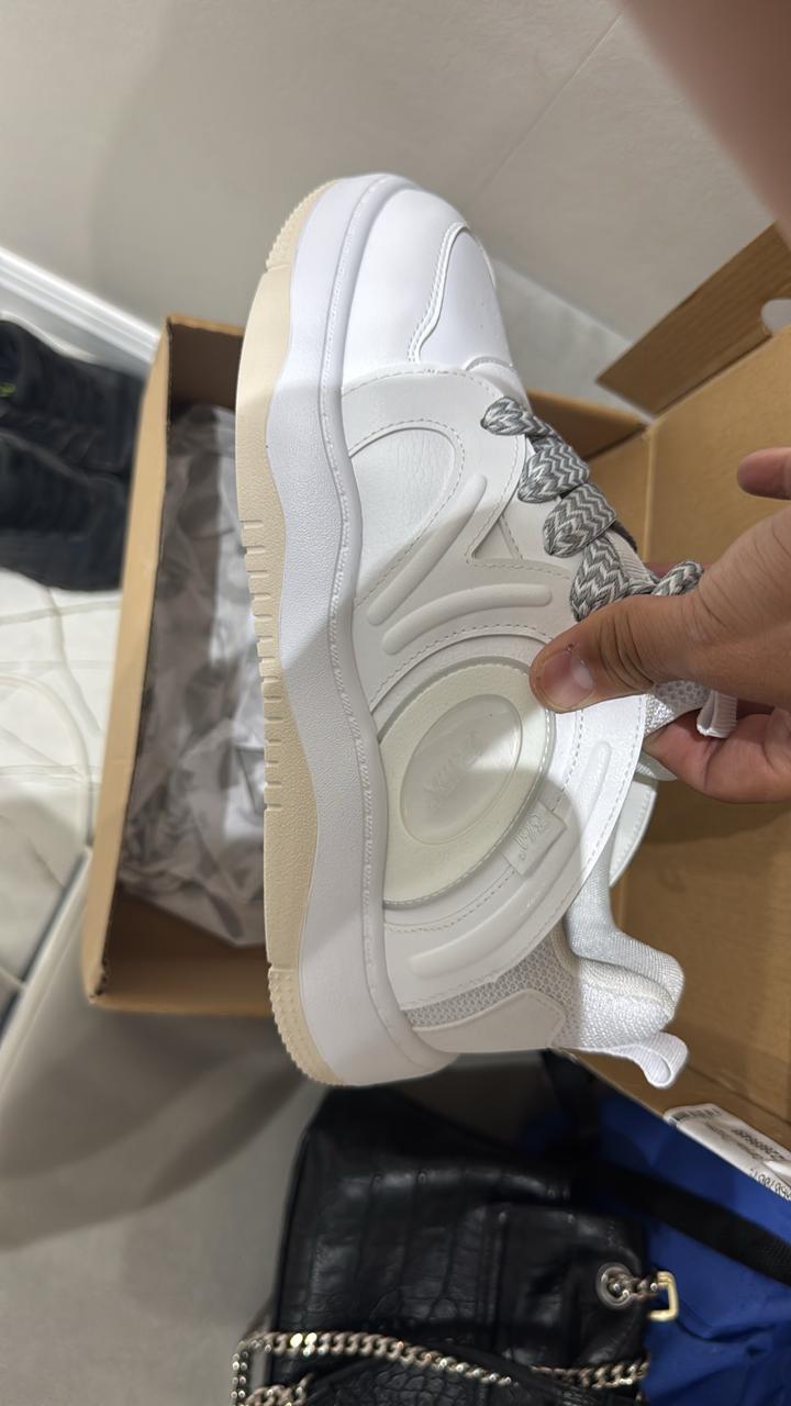 Новая. белые кеды . Осень весна.