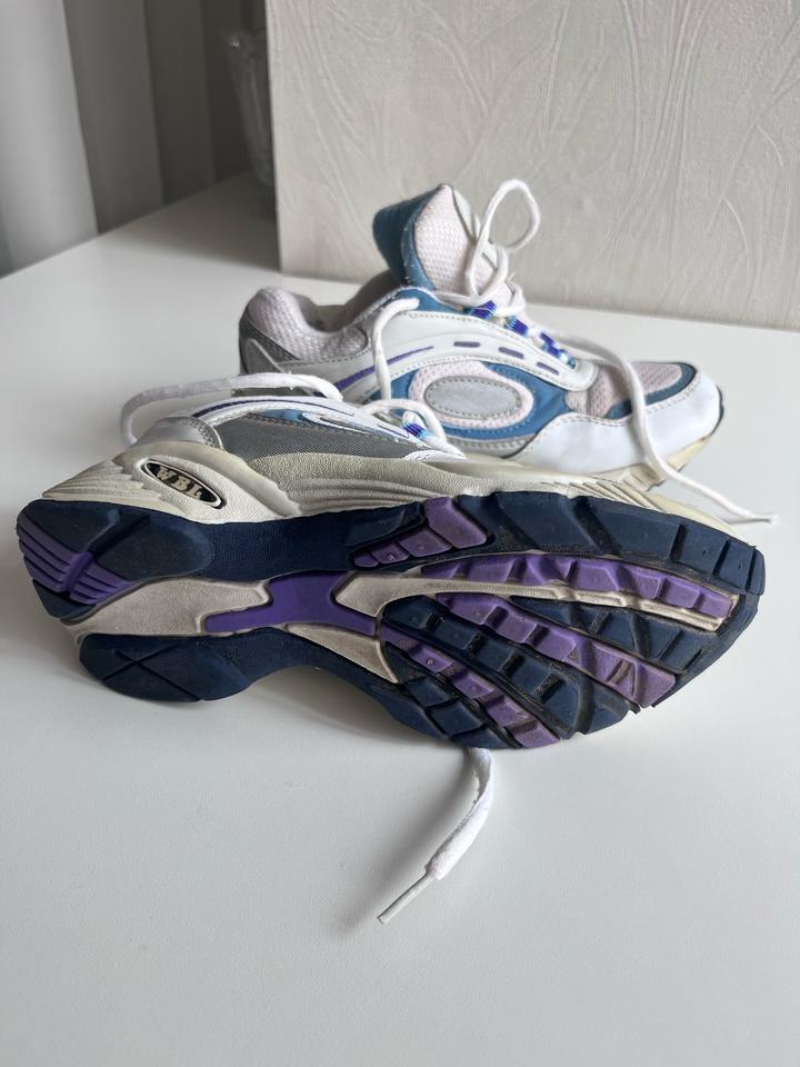 Кроссовки на каждый день по символической цене, 23 см по стельке