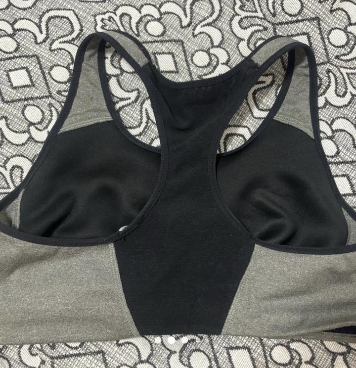 Оригинальный спортивный топ