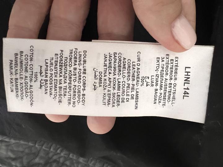 продаю кожаную куртку NAF NAF