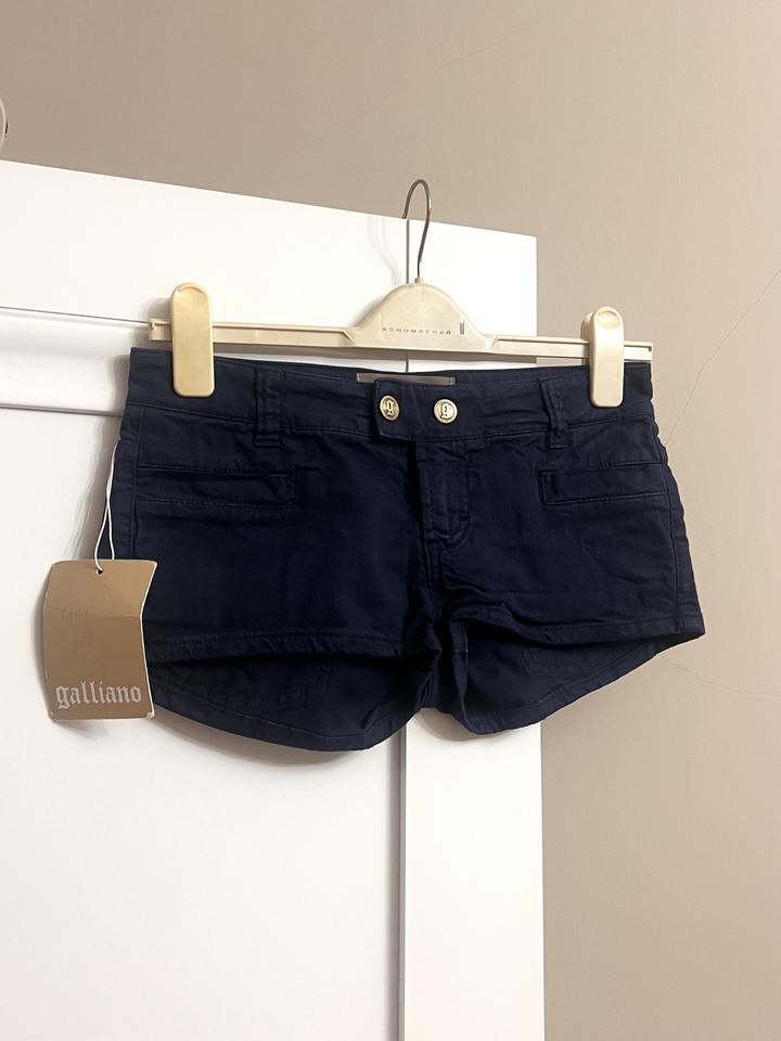 новые мини шорты Galliano Италия