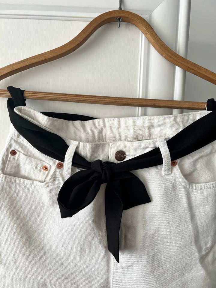 Белые джинсы