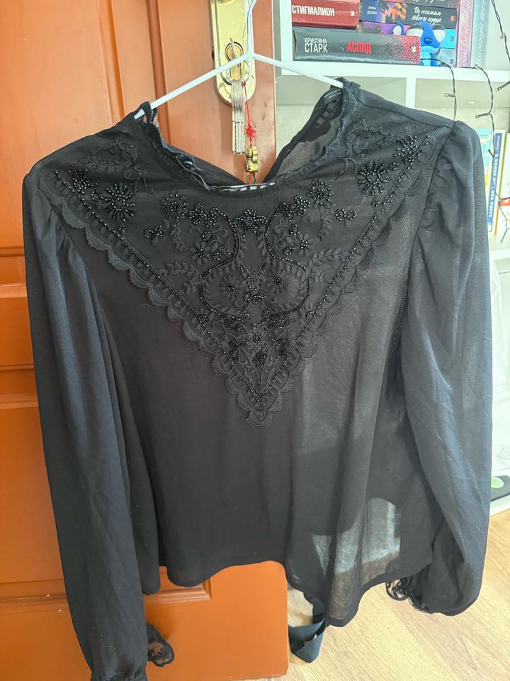 Черная блузка