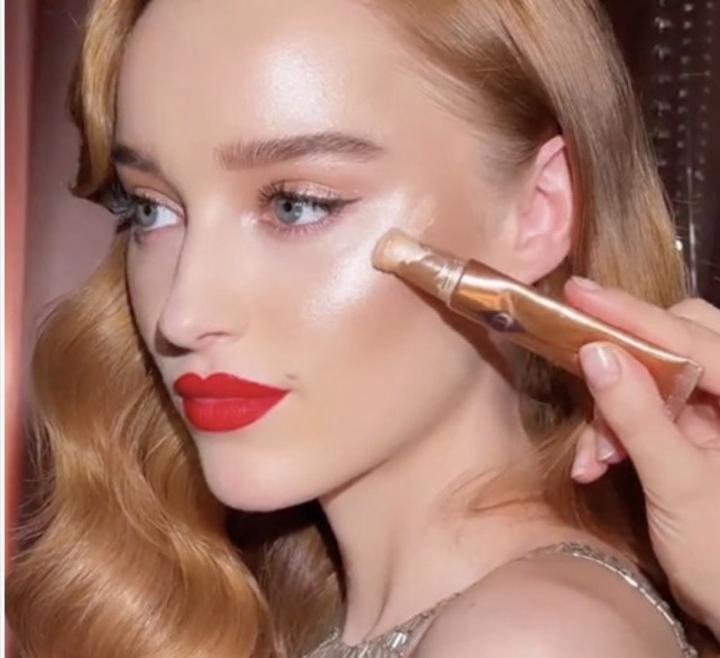 Жидкий хайлайтер Charlotte Tilbury Spotlight