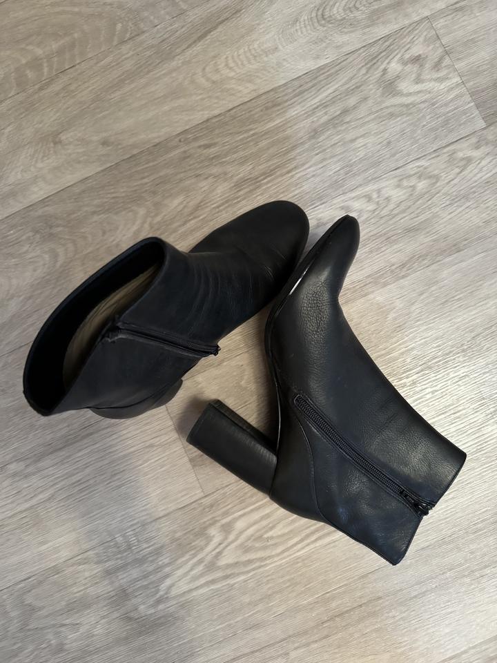 кожаные ботильоны от Unisa