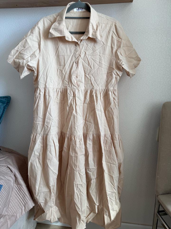 Бежевое платье размера Л