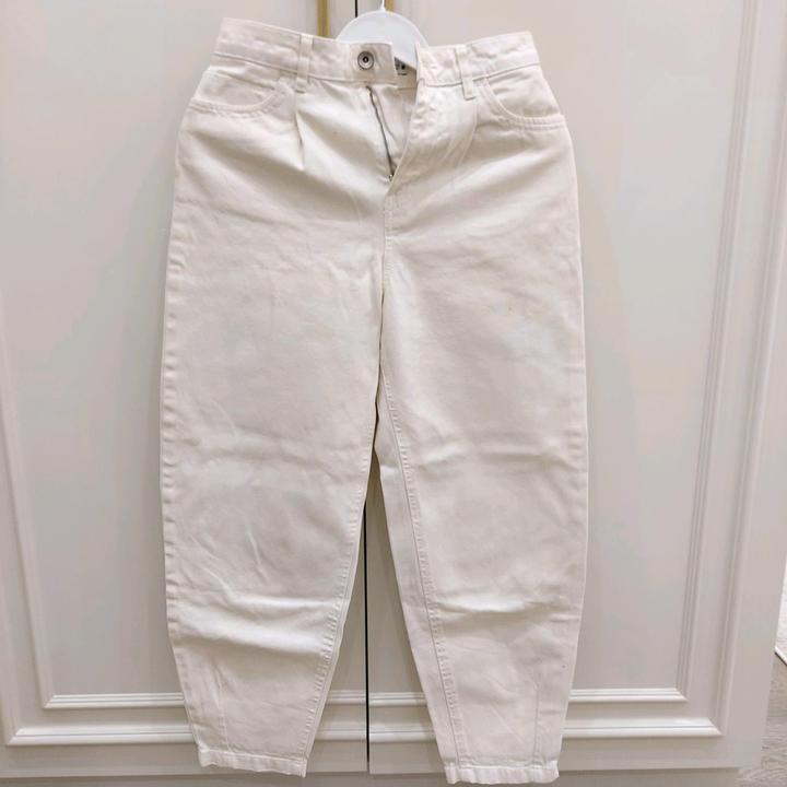 Белые джинсы Zara